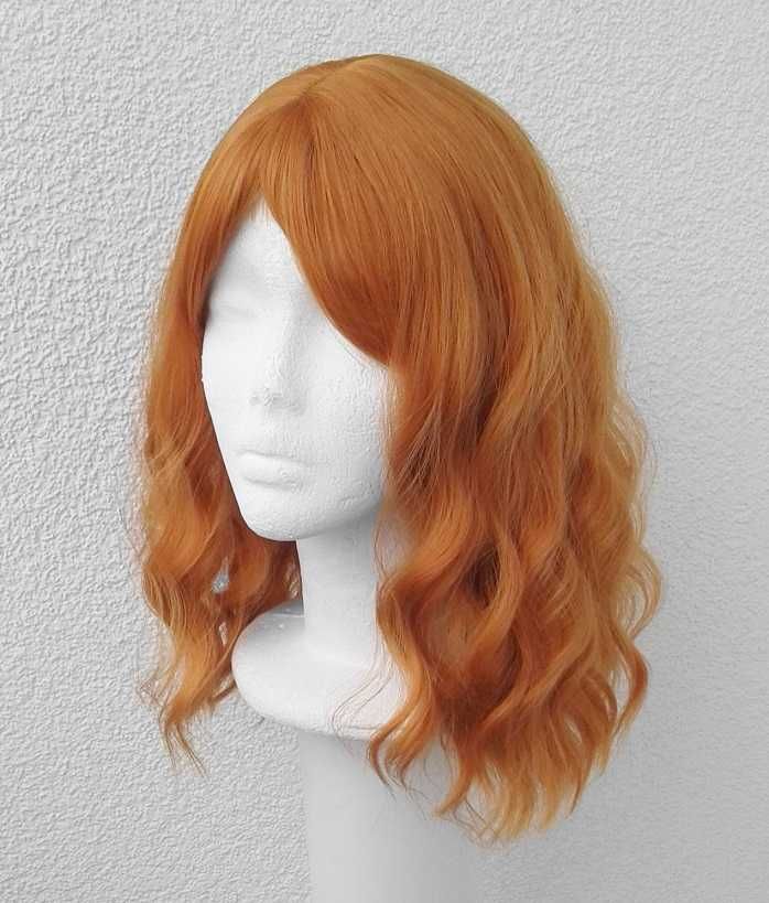 Pomarańczowa ruda krótka peruka falowana z prostą grzywką cosplay wig