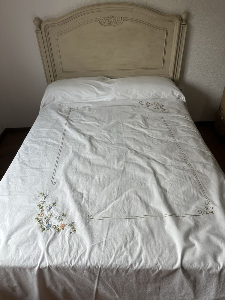 Conjunto colchão, base de cama e cabeceiro