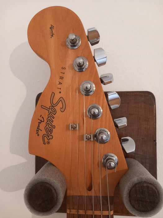 Fender Strat Squier (left handed)