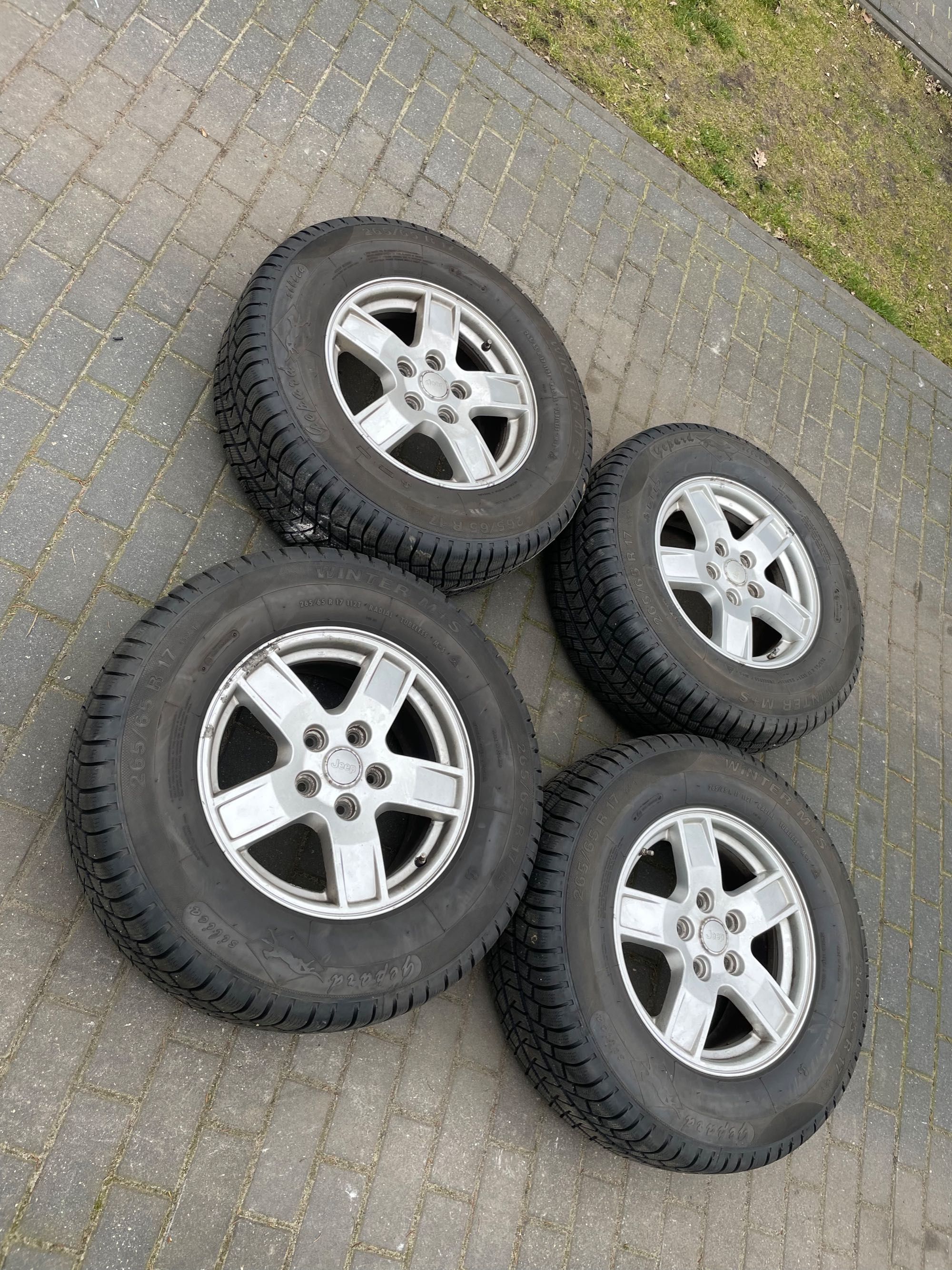 Felgi z oponami Jeep WK Grand Cherokee * 5x127 * 265/65-17 * Zima