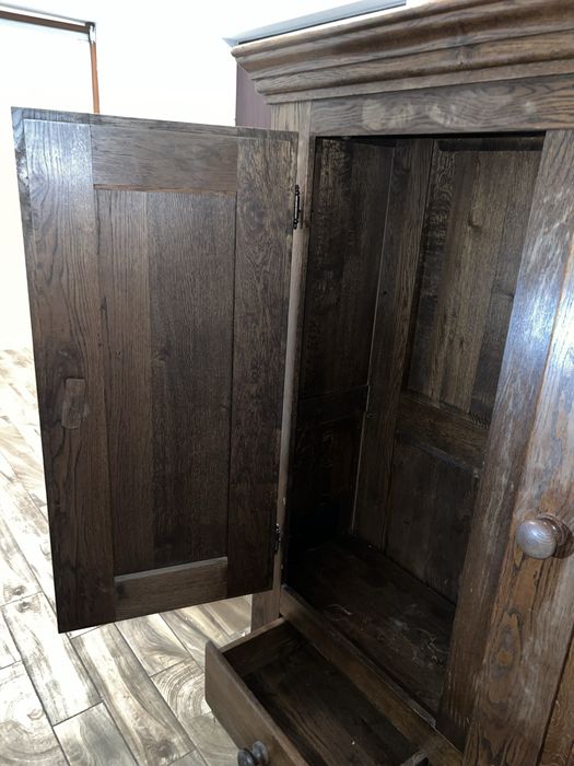 Szafa drewniana – klasyczna, solidna