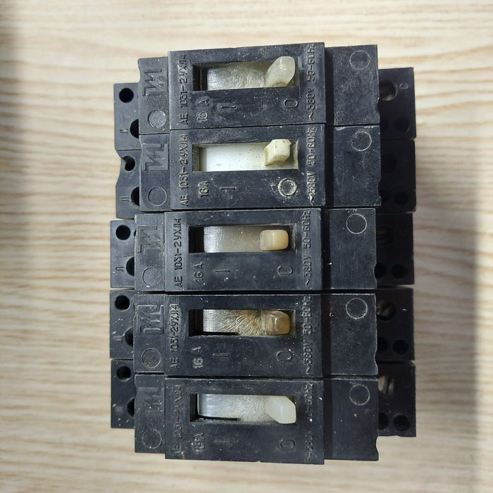 Продам електричні вимикачі