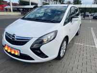 Sprzedam opel zafira 2.0d 2013r