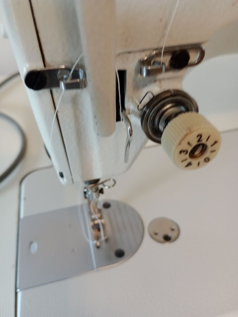 sprzedam przemysłową Maszynę do szycia juki DDL-8100e