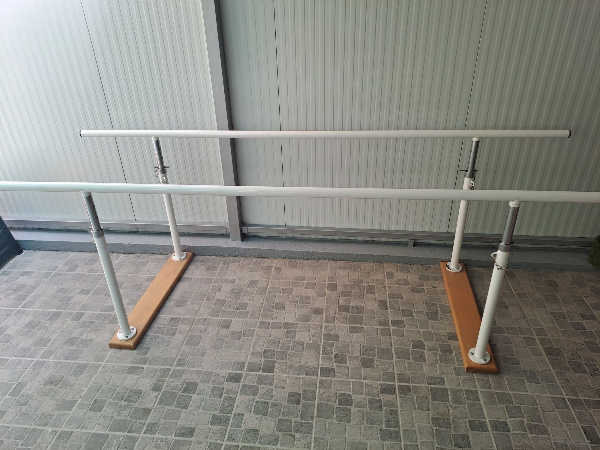 Barras paralelas reabilitação