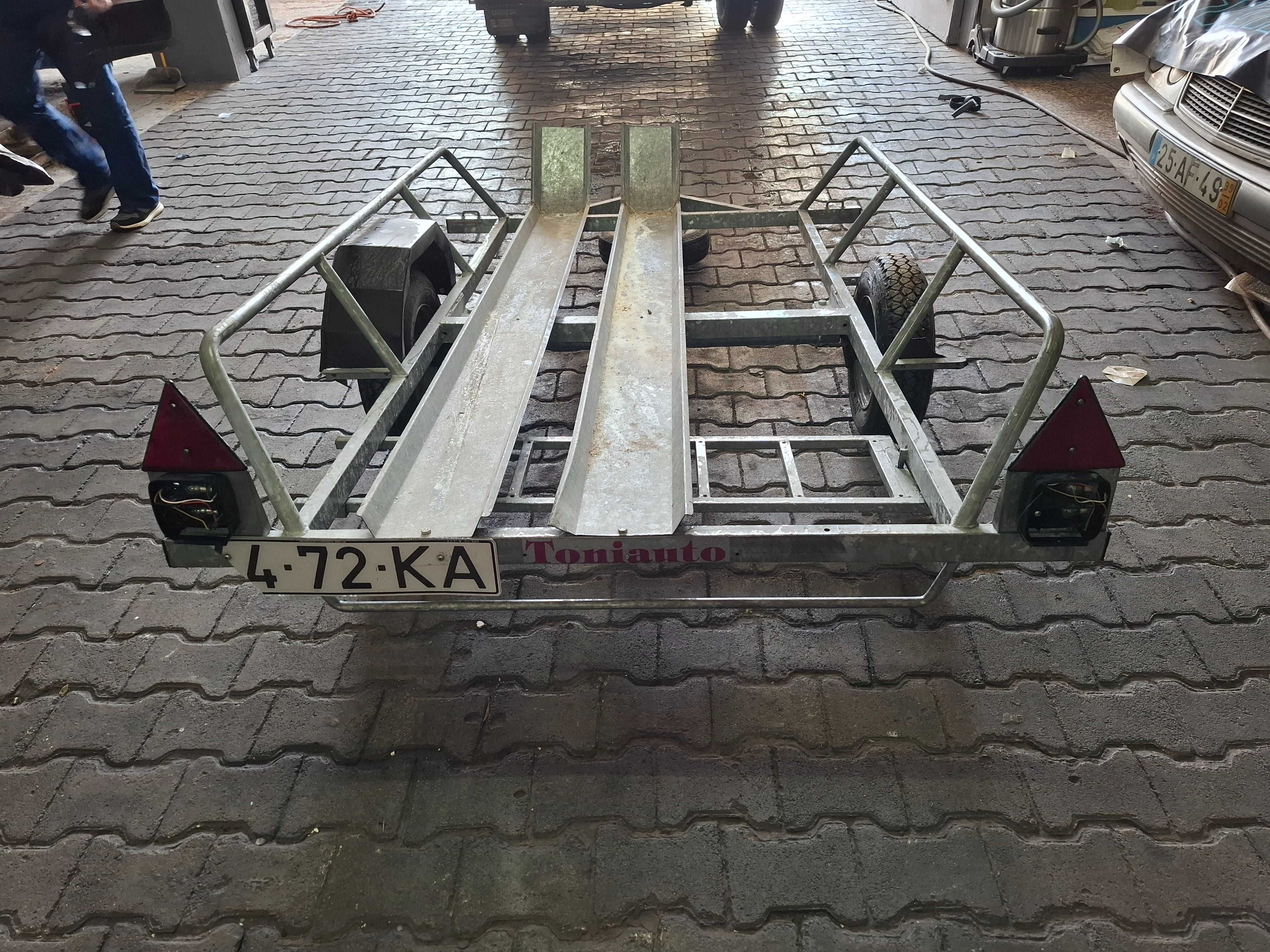 Atrelado Motas impecável