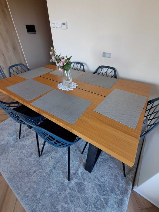 Sprzedam Stół w bardzo dobrym stanie