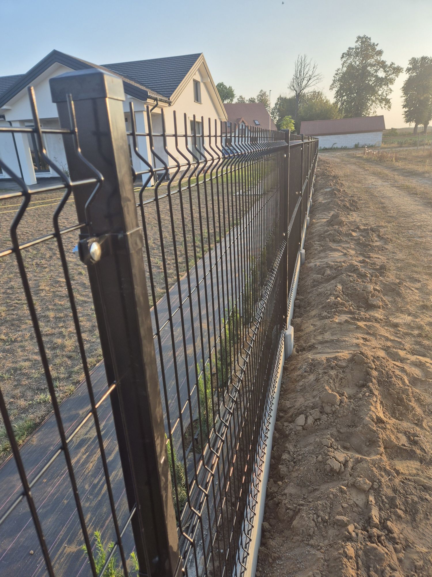 MONTAŻ ogrodzeń panelowych