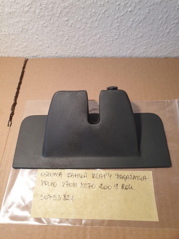 osłona zamka tylnej klapy volvo V70 XC70 2009 rok
