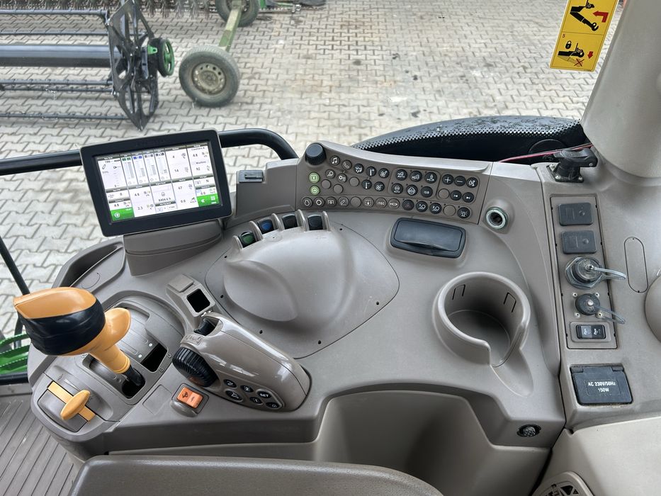 Трактор John Deere 6155R