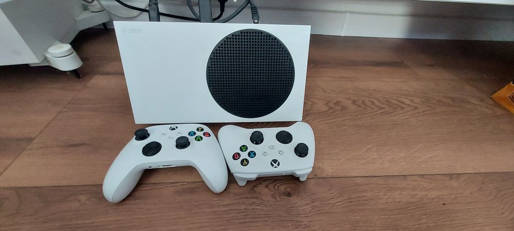Konsola XBOX S 512GB + dwa pady