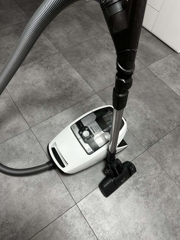 Odkurzacz bezworkowy Miele Blizzard CX1 Comfort PowerLine