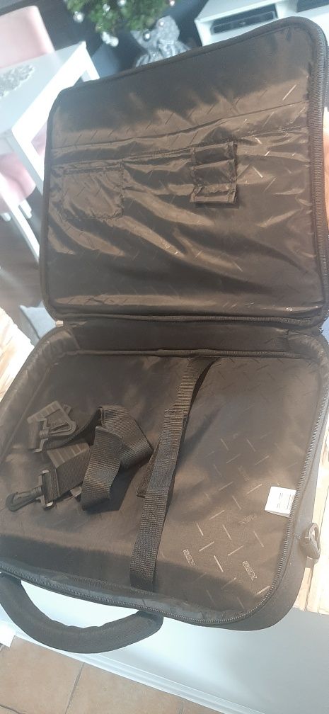 Nowa torba na laptopa