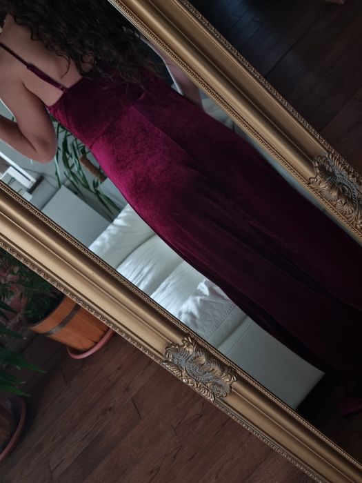 Bordowy długi welurowy kombinezon z szerokimi nogawkami na imprezę L