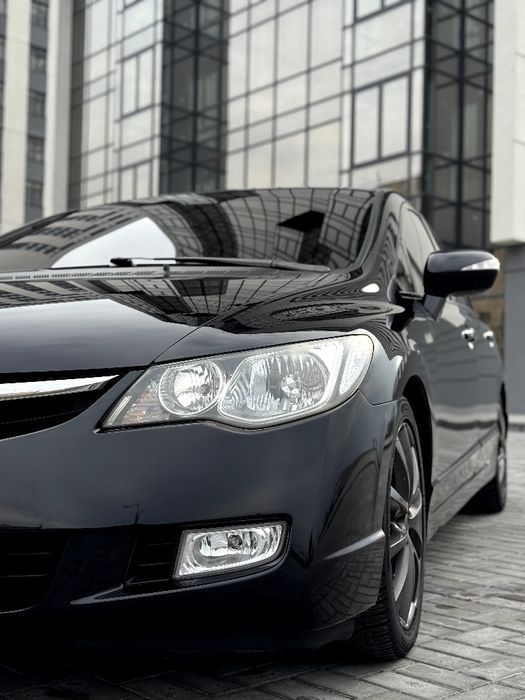 В продаже Honda Civic 2008 года 1.3 гибрид