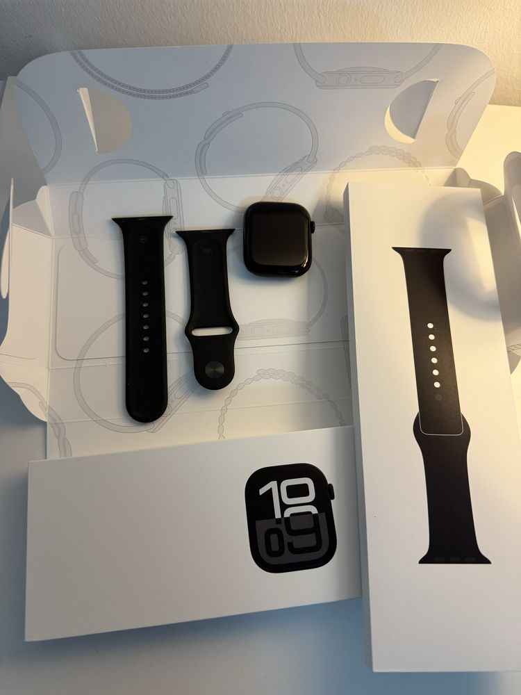 Apple Watch Series 10 GPS 46mm - Alumínio Preto brilhante