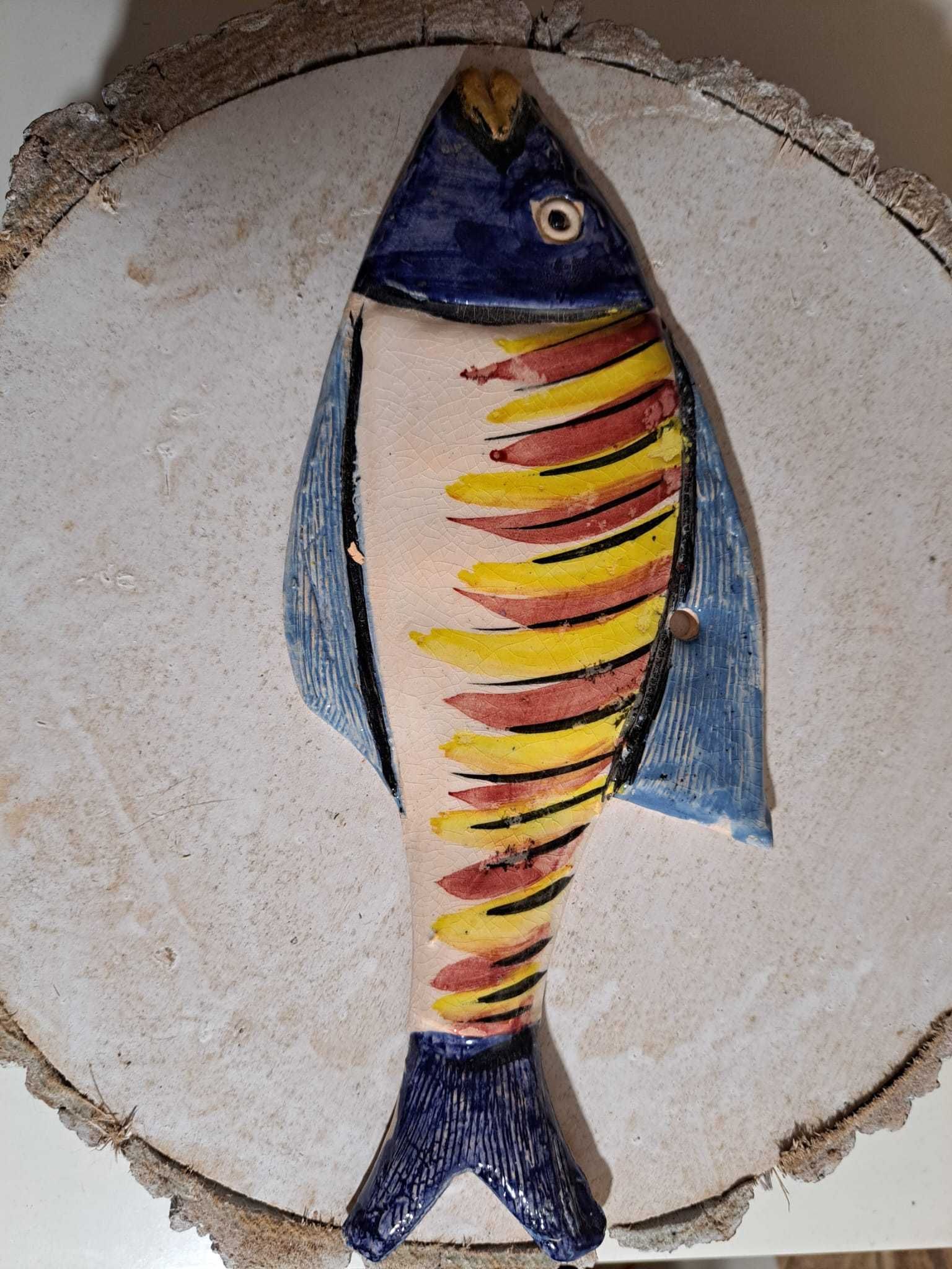 Coleção de peixes de cerâmica para decoração