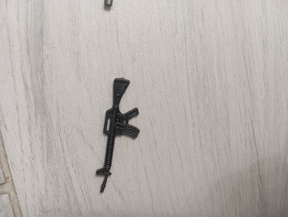 Невеличкий лот іграшок