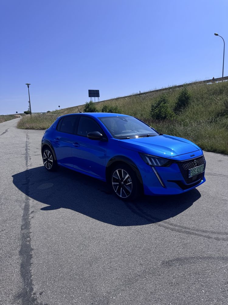 Peugeot e208. 2022r