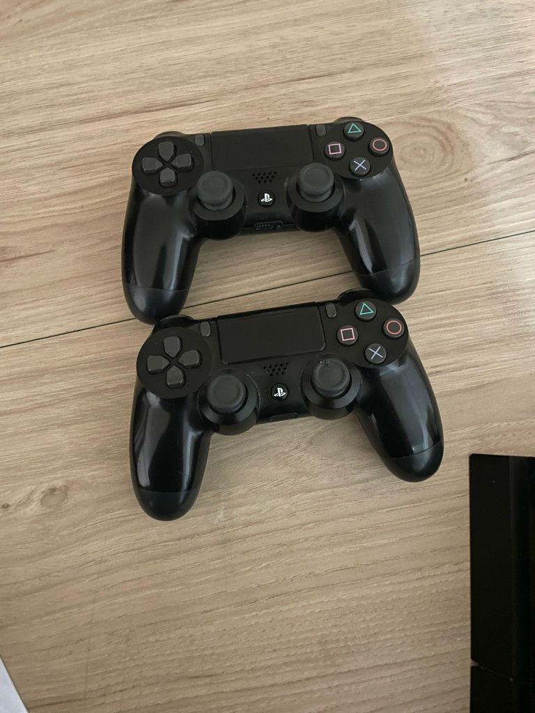 Playstation 4  e um Nintendo swich