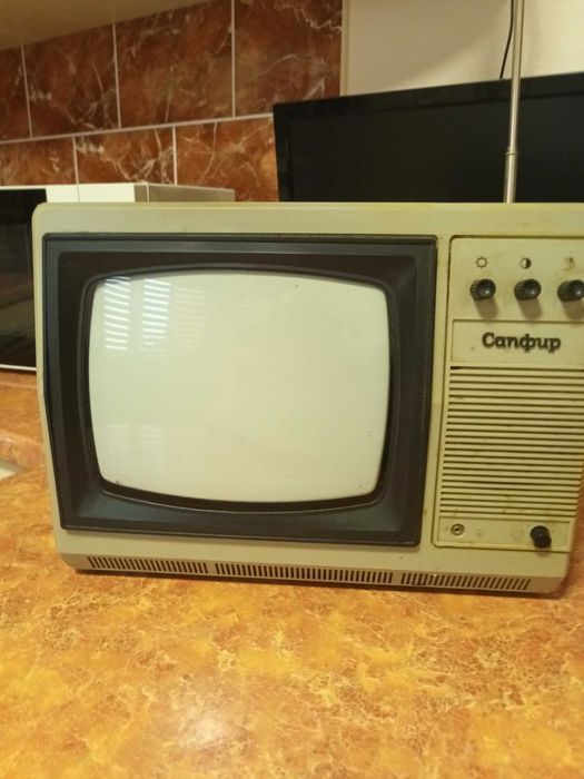 Телевизор переносной Сапфир 1979 г.