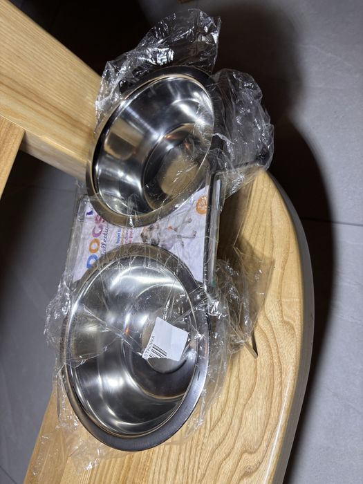 Zestaw misek na stojaku