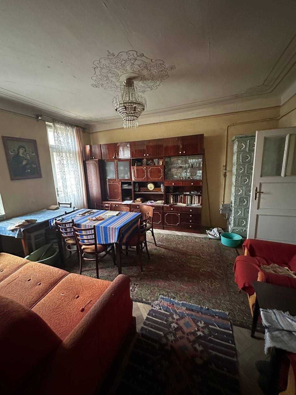 Продаж трикімнатної квартири в центрі, вул. Коновальця 54А