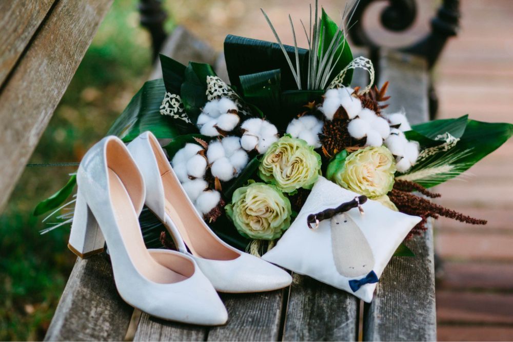 Весільна сукня ІТАЛІЯ з красивим орнаментом з білого кружева