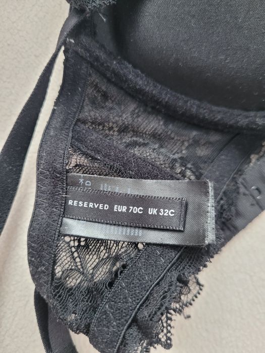 Biustonosz czarny stanik z koronką Reserved 70C