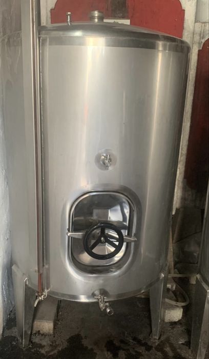 Depositos de inox, 500 litros e 350 litros