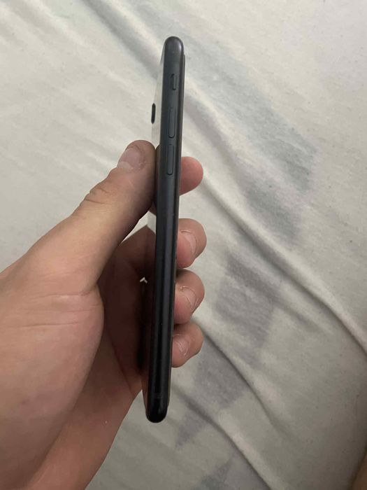 Iphone se 2022 stan idealny