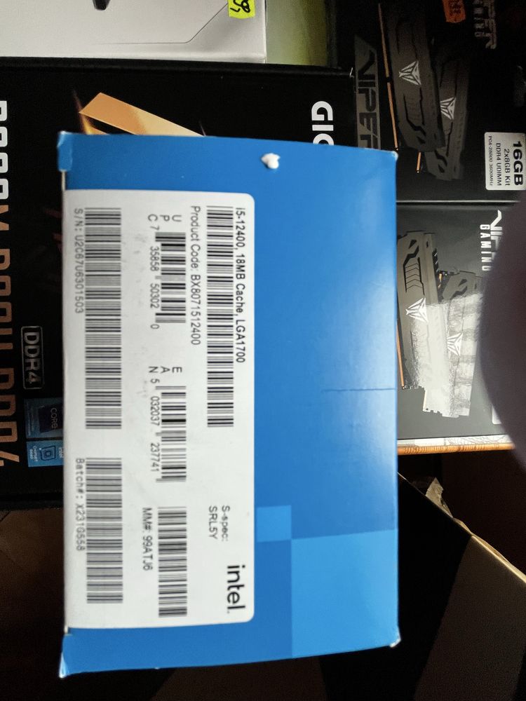 Komputer stacjonarny z monitorem i5 32 GB RAM SSD 1 TB Win11