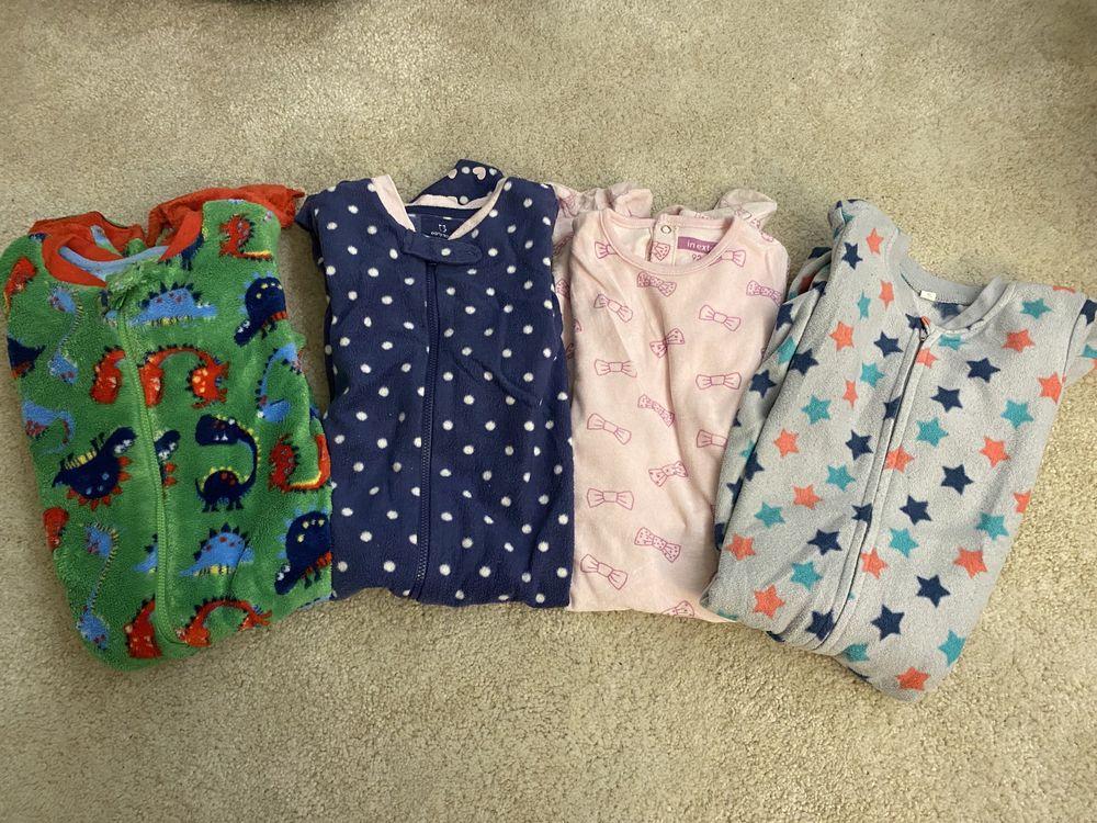 4 pijamas bebe 18/24 meses em bom estado