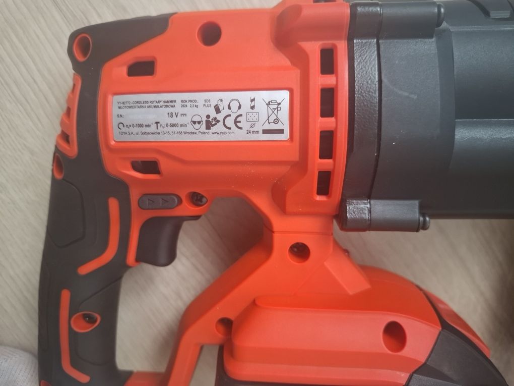 Młotowiertarka akumulatorowa Yato 18V YT-82772 SDS Plus 2.4J zestaw