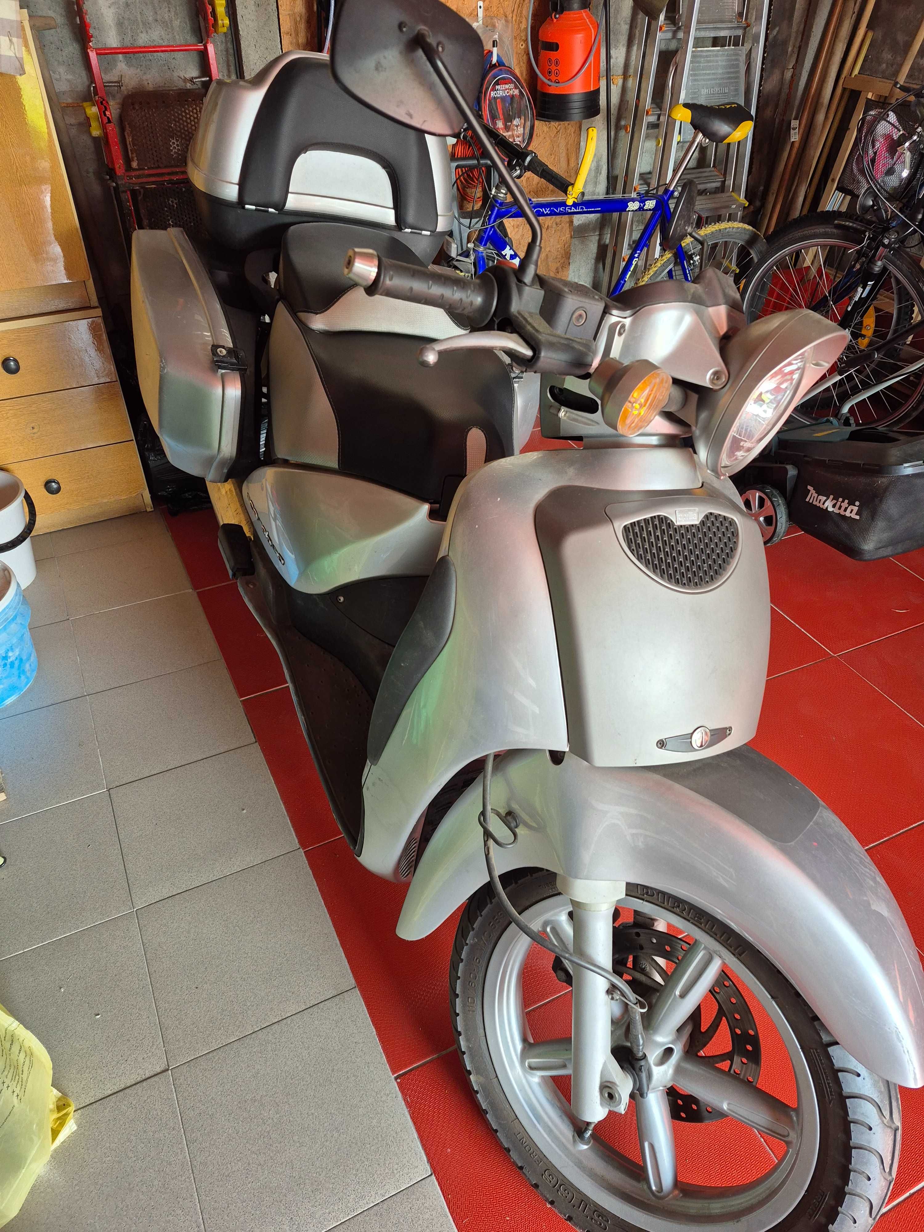 Skuter Aprilia Scarabeo
