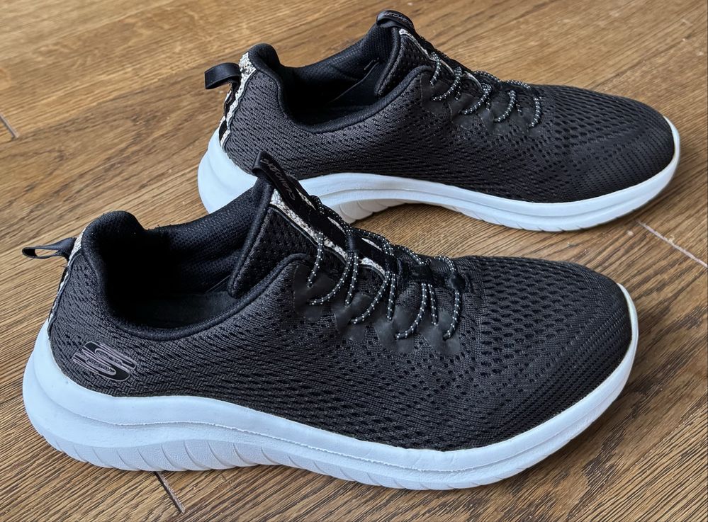 Skechers кросівки жіночі р.39(26 см)