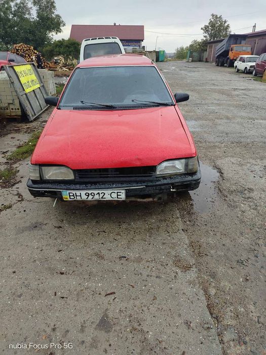 Продається мазда 323