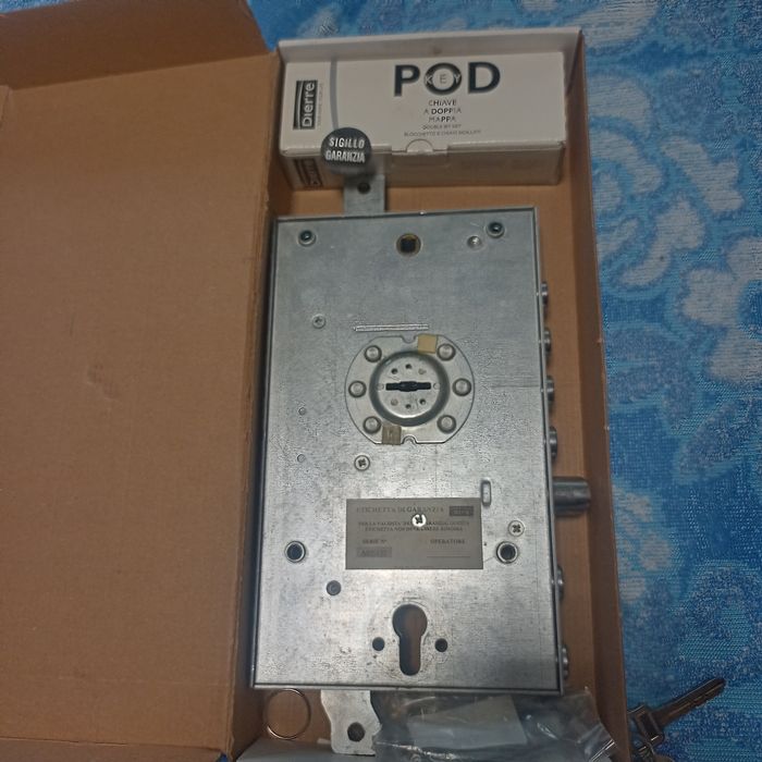 Продам італійський замок Dierre