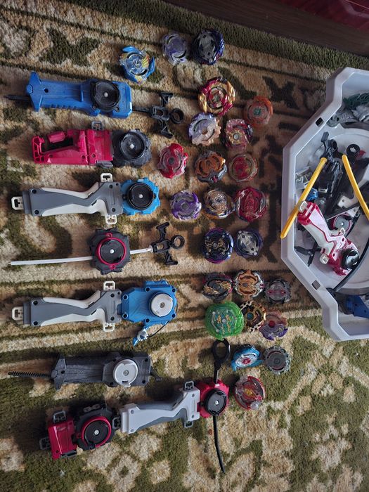 Бей-блейды, хранились в гараже, продам всё  вместе или отдельно