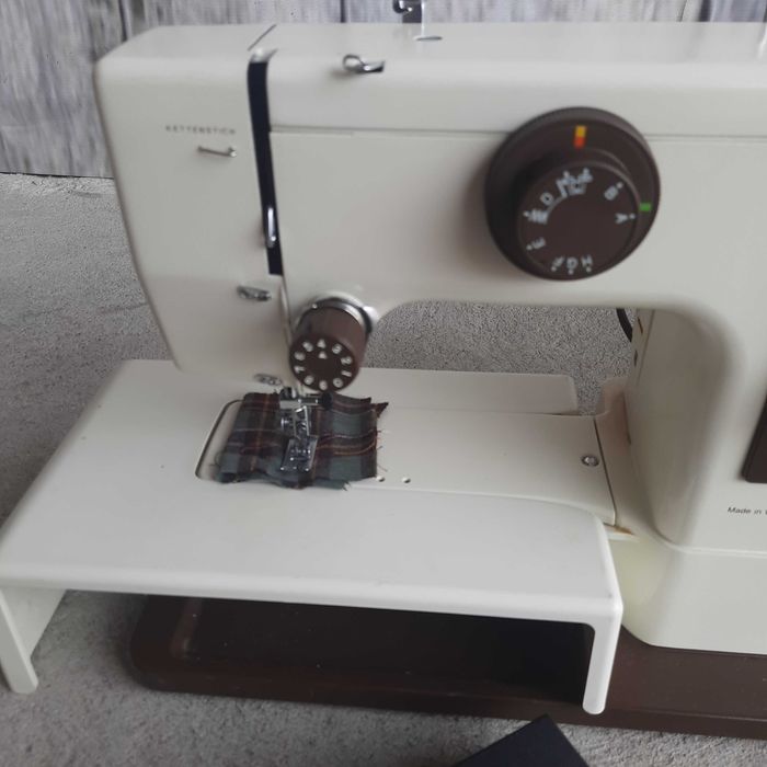 maszyna do szycia   / 802