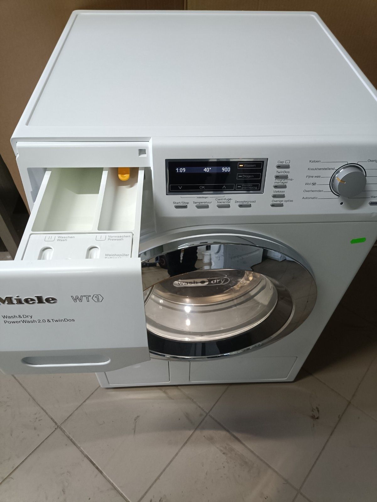 2в1 стиральная машина с сушкой Miele WTH 130 WPM.