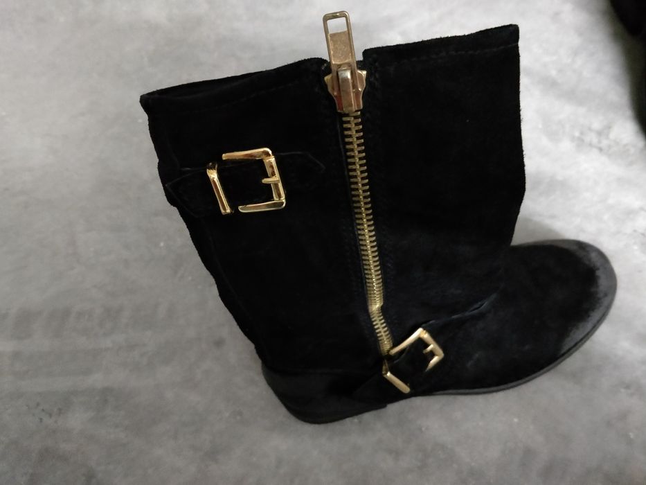 Botas pretas novas