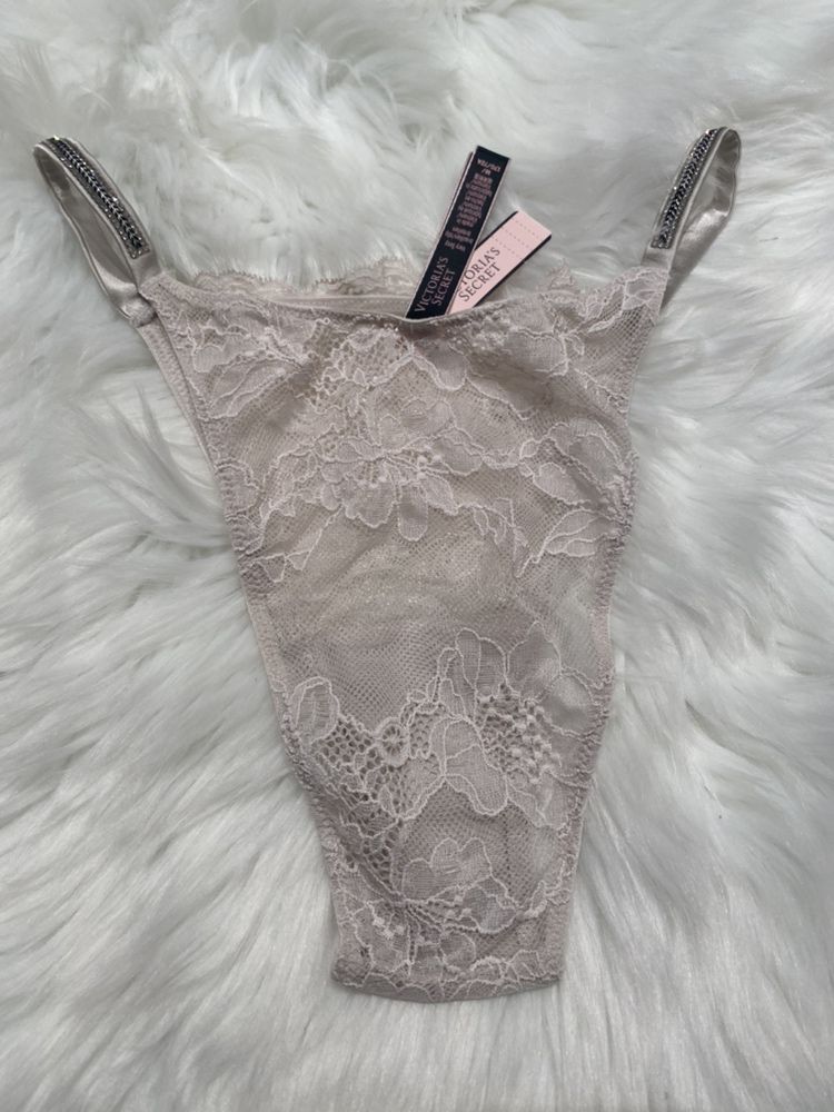 Brazyliany stringi Victoria’s Secret shine strap cyrkonie beżowe VS M