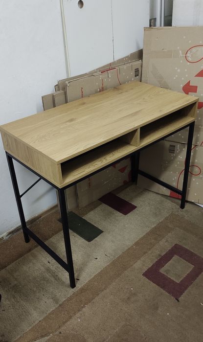 TRAPPEDAL
Стіл письмовий TRAPPEDAL 48x95см 1 шух теплий дуб/чорний