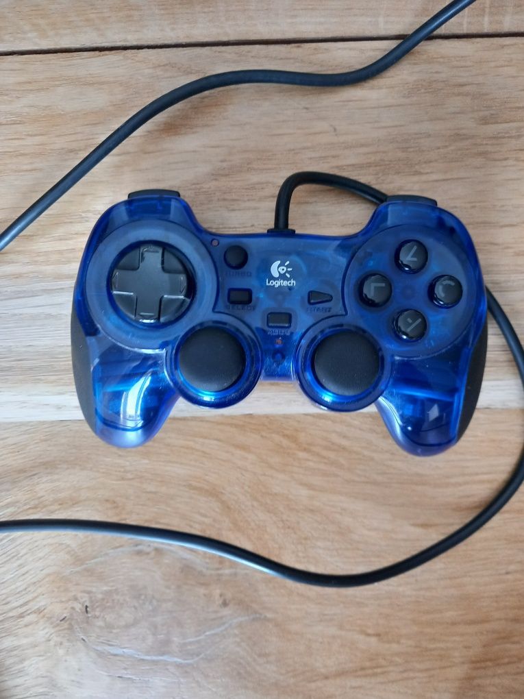 Playstation 2 com 12 jogos + comando +cartão de memória + cabos.
