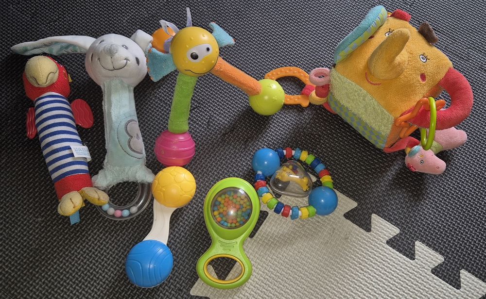 Zabawki/grzechotki dla niemowląt