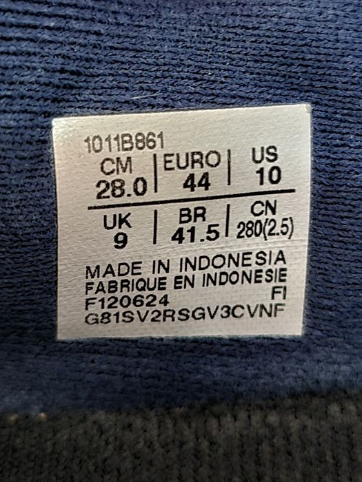 Оригінал 100% чоловічі кросівки asics gt 2000  13  euro 44