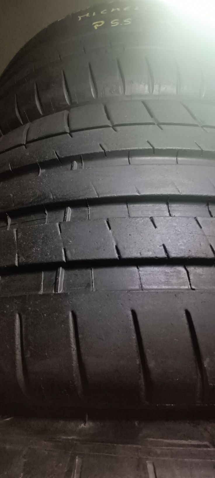 Pneus  235/35/20