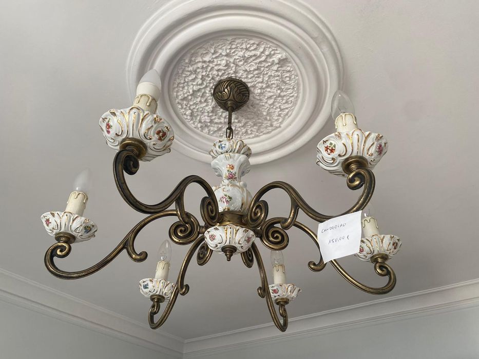 Candeeiro Em Porcelana Com Seis Lâmpadas