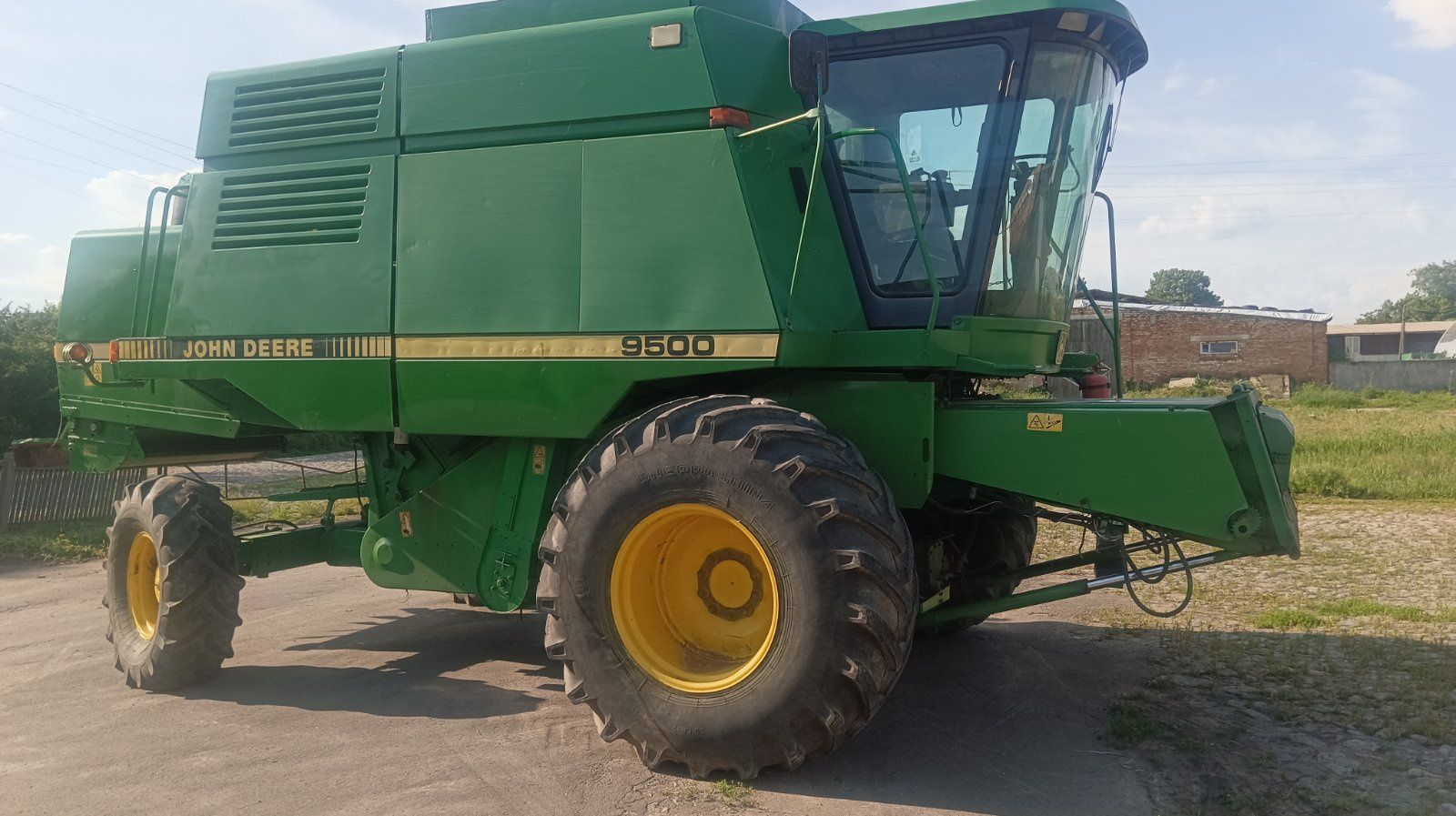 Комбайн John Deere 9500